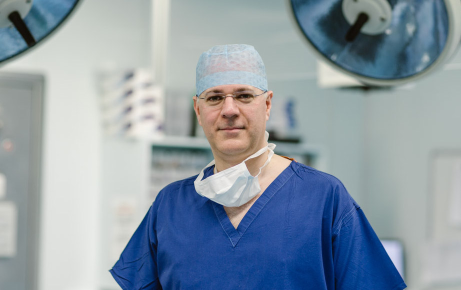 Consultant knee specialist Ian mcdermott